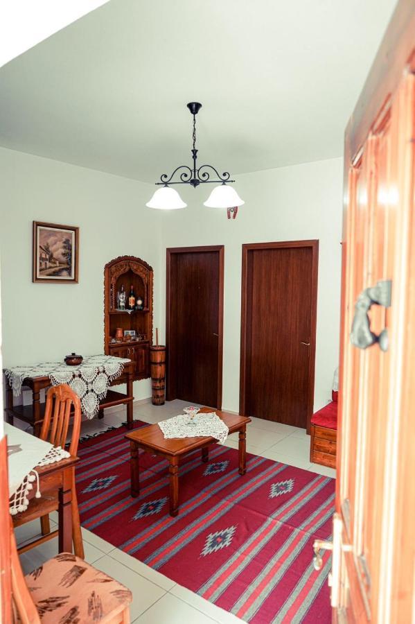 Cico Hostel &Private Room Gjirokastra Kültér fotó