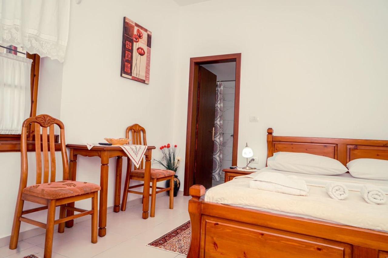 Cico Hostel &Private Room Gjirokastra Kültér fotó
