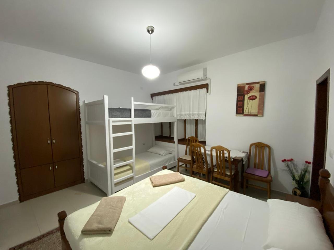 Cico Hostel &Private Room Gjirokastra Kültér fotó